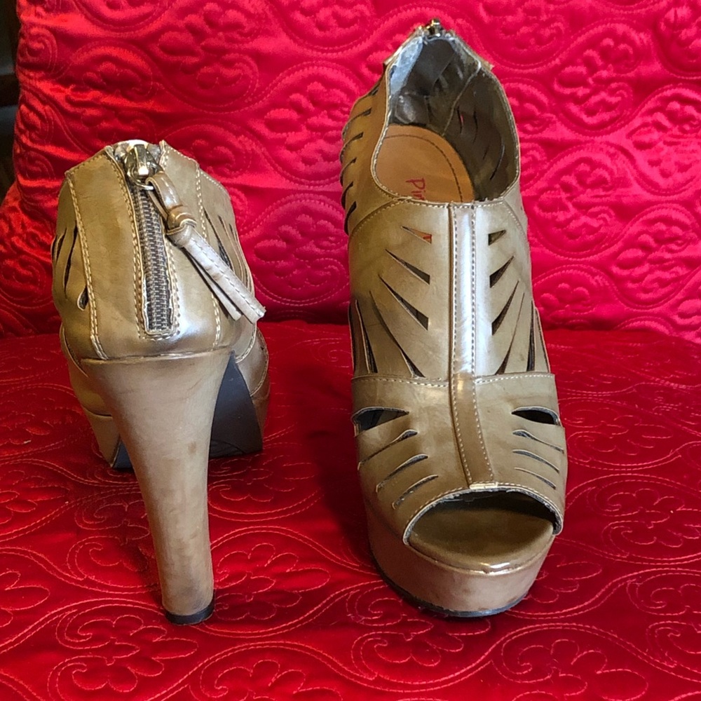 Pink & Pepper Platform Heels-Pre❤️’d - Picture 4 of 6